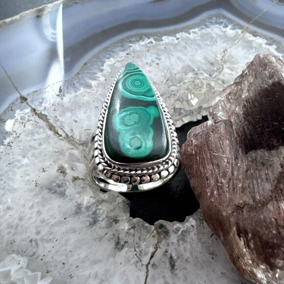 Sterling Southwestern Style Elongated Teardrop Malachite Decorated Ring Size 9 - Picture 4 of 10